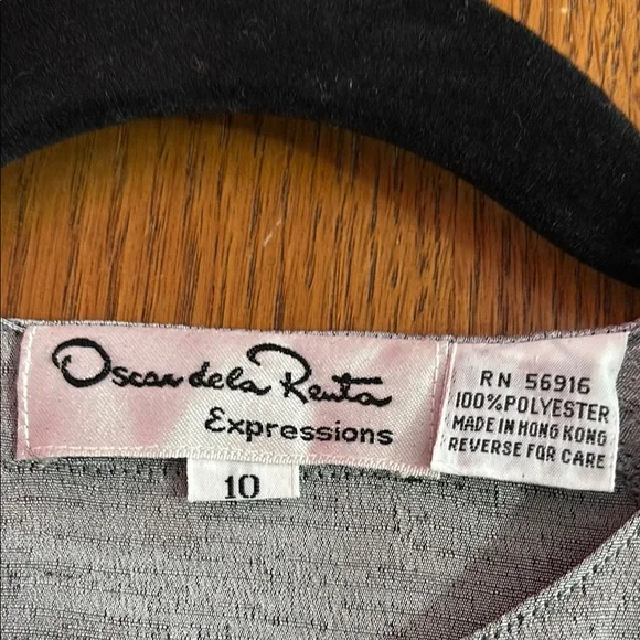 Oscar de la Renta Silver/Gray Blouse, EUC, Size 10, Classic - Picture 5 of 5
